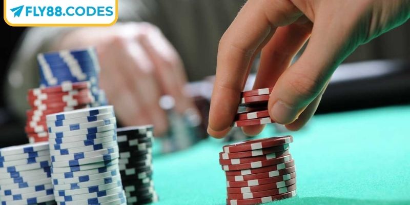 Poker FLY88 - Trò Chơi Thẻ Bài Trí Tuệ Đầy Kịch Tính 3 Mỗi người nên lựa chọn cược với mức hợp lý